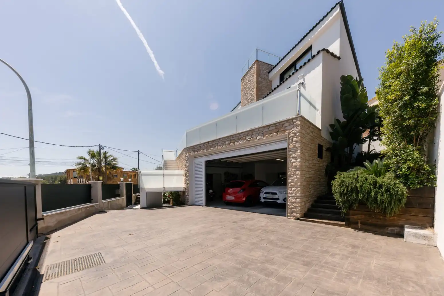Vista exterior de Casa o xalet en venda en Viladecans amb Aire condicionat, Calefacció i Jardí privat