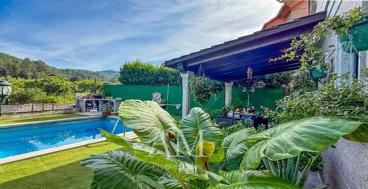 Terrassa de Casa o xalet en venda en Ponteareas amb Calefacció, Jardí privat i Terrassa
