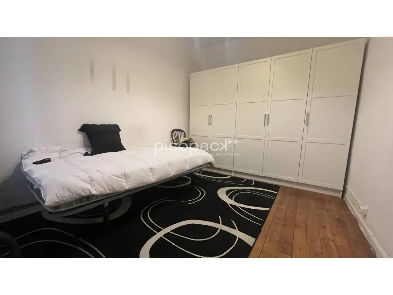 Schlafzimmer von Wohnung zum Verkauf in  Pamplona / Iruña mit Heizung, Parkett und Balkon