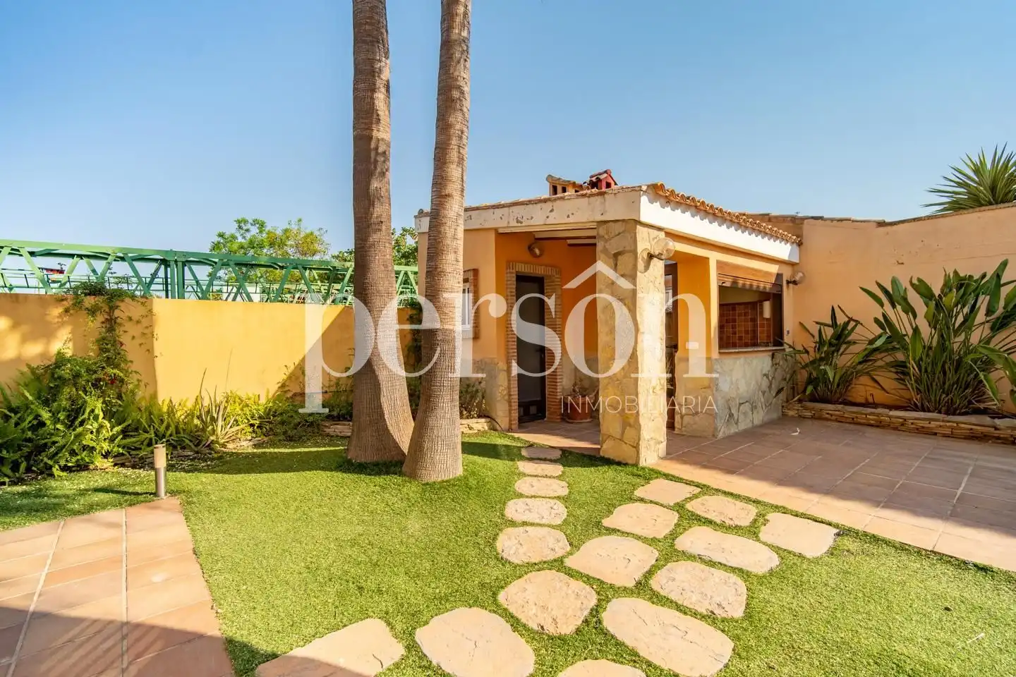 Jardí de Casa o xalet en venda en La Pobla de Vallbona amb Aire condicionat, Calefacció i Jardí privat