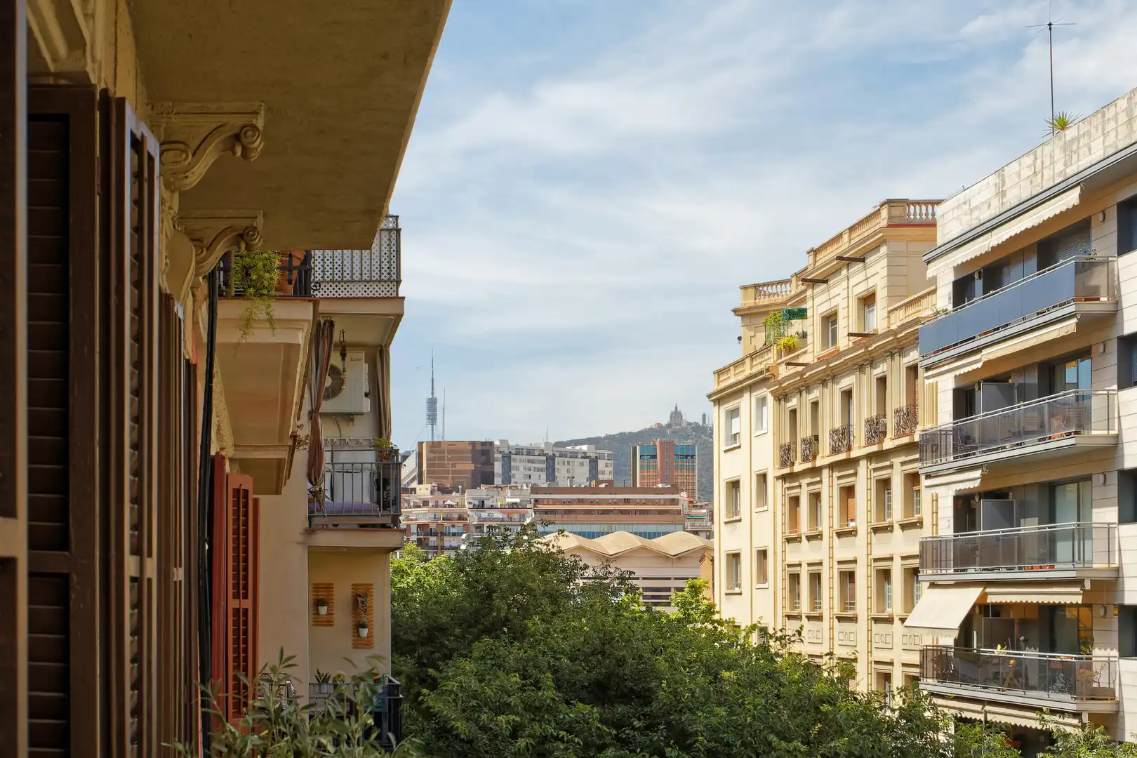 Vista exterior de Piso en venta en Barcelona con Aire acondicionado, Calefacción y Horno