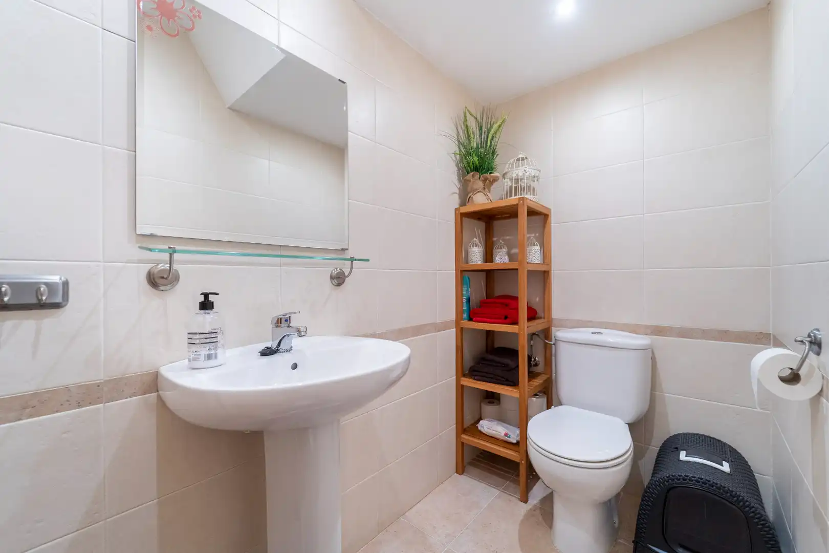 Baño de Casa adosada en venta en Casarrubios del Monte con Aire acondicionado, Calefacción y Jardín privado