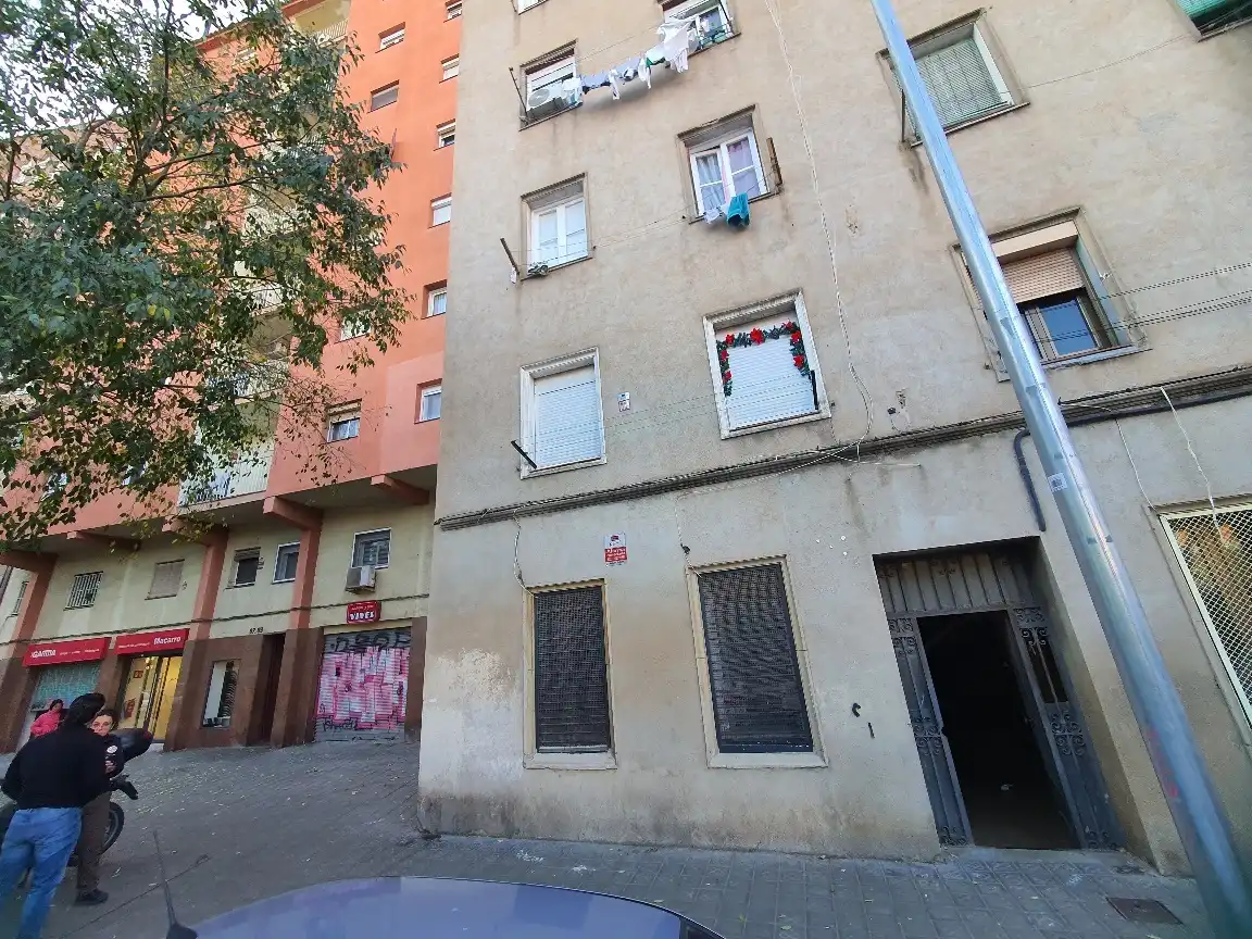 Vista exterior de Piso en venta en Barcelona
