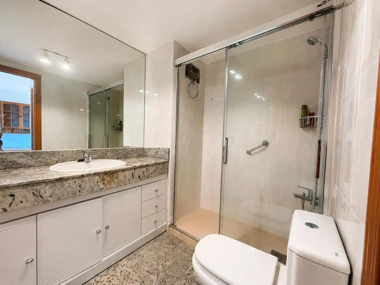 Baño de Piso en venta en Madrid con Calefacción, Parquet y Terraza