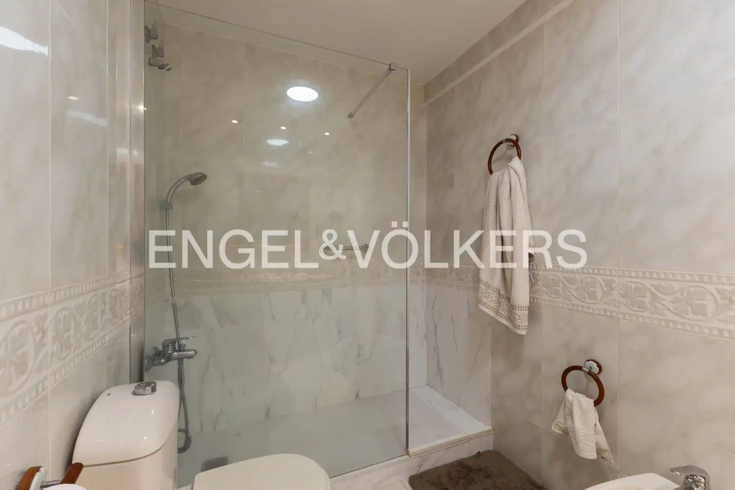 Bathroom of Houses for rent in Valencia  with Air Conditioner, Heating and Terrace