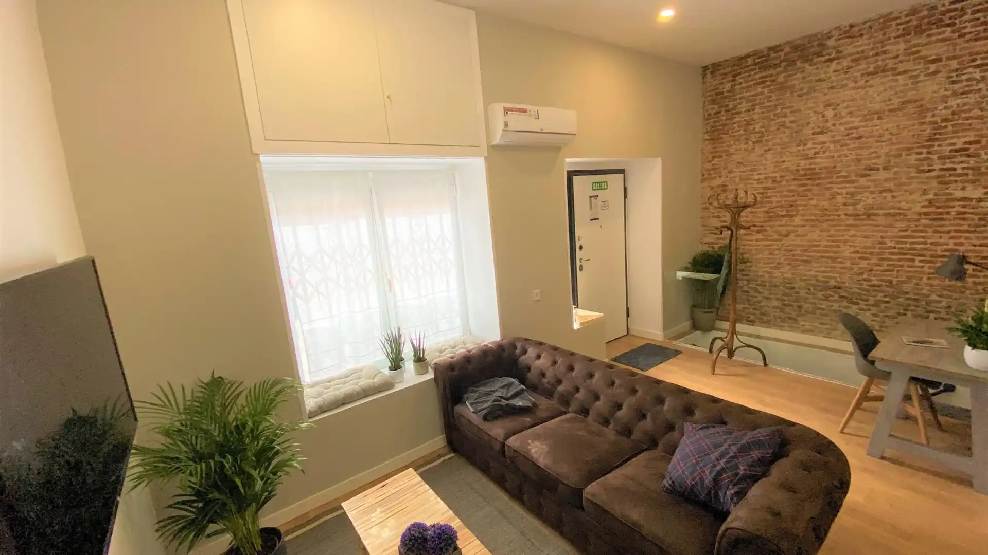 Sala de estar de Planta baja en venta en  Madrid Capital