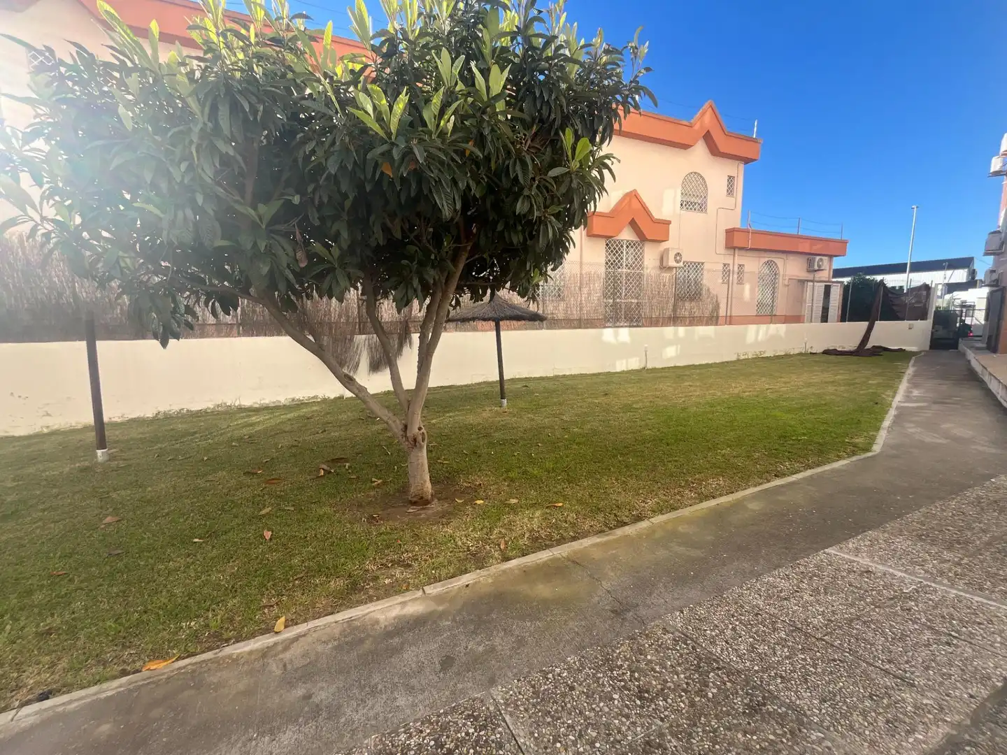 Außenansicht von Erdgeschoss zum Verkauf in Jerez de la Frontera mit Klimaanlage, Heizung und Privatgarten
