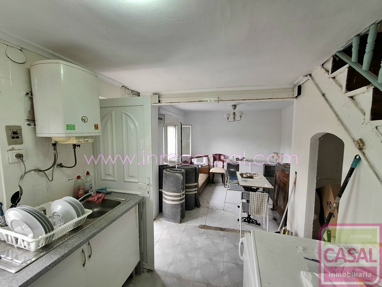 Cuina de Casa o xalet en venda en Mieres (Asturias) amb Traster i Moblat