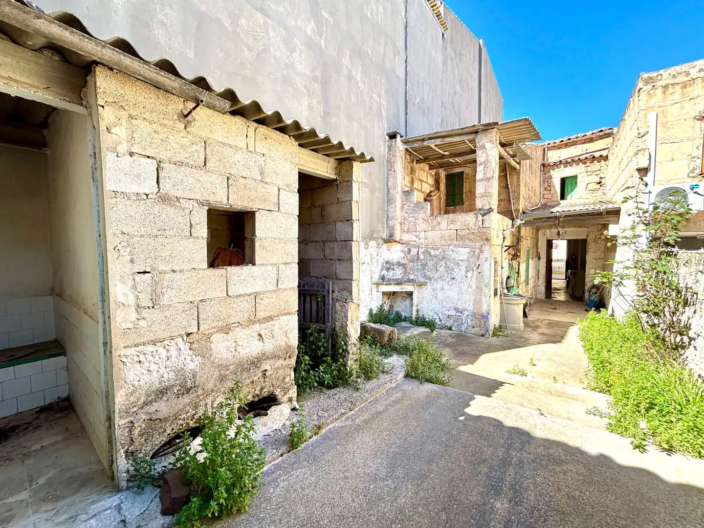 Casa rústica amb jardí en venda a J.MONJO MARCH
