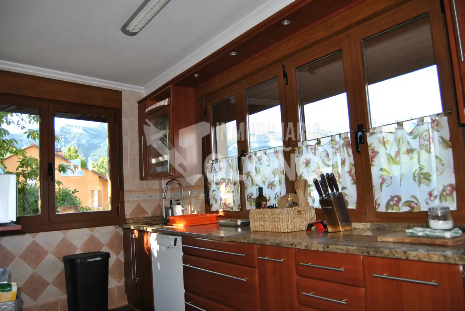 Cuina de Casa adosada en venda en Leza amb Calefacció, Jardí privat i Parquet