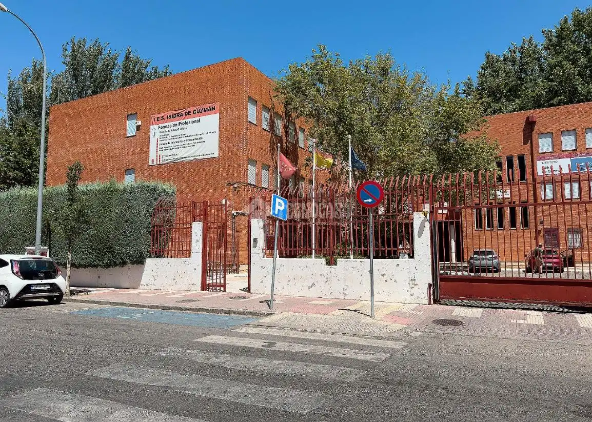 Vista exterior de Piso en venta en Alcalá de Henares con Calefacción y Terraza