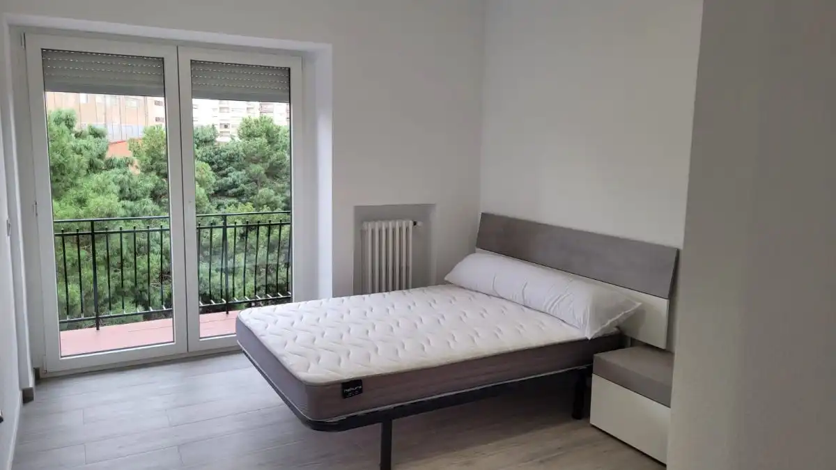 Schlafzimmer von Wohnung zur Miete in Salamanca mit Heizung, Möbliert und Balkon