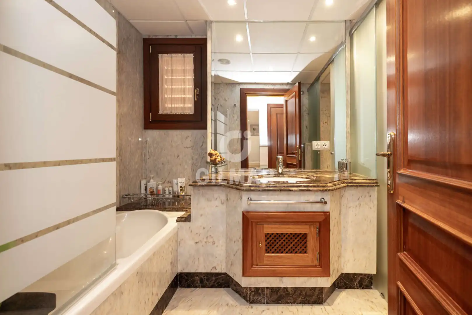 Baño de Planta baja en venta en Estepona con Calefacción, Jardín privado y Trastero