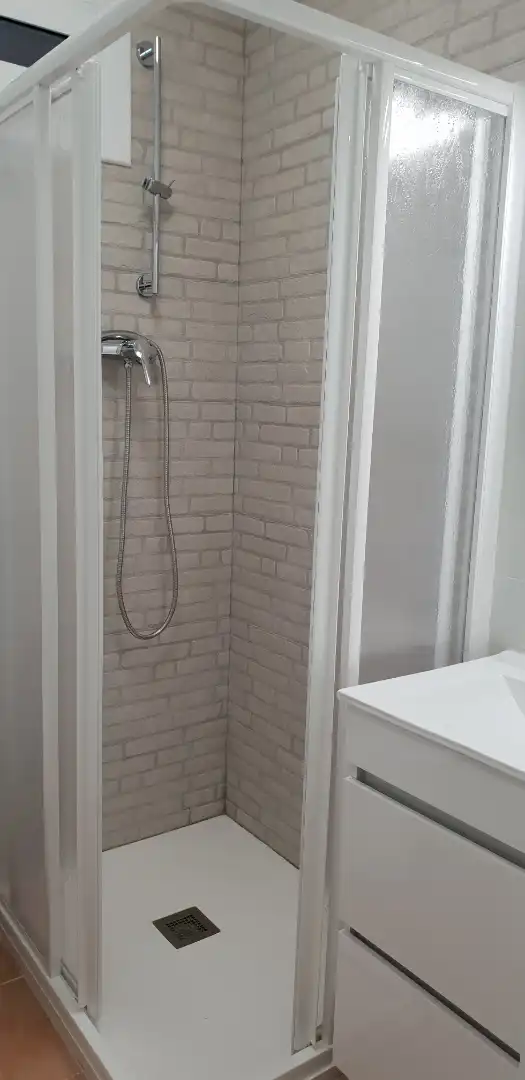 Baño de Piso para compartir en Lleida con Parquet, Amueblado y Internet