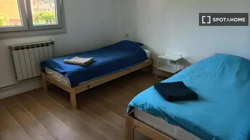 Habitación de Apartamento para compartir en Cangas  con Aire acondicionado, Terraza y Amueblado