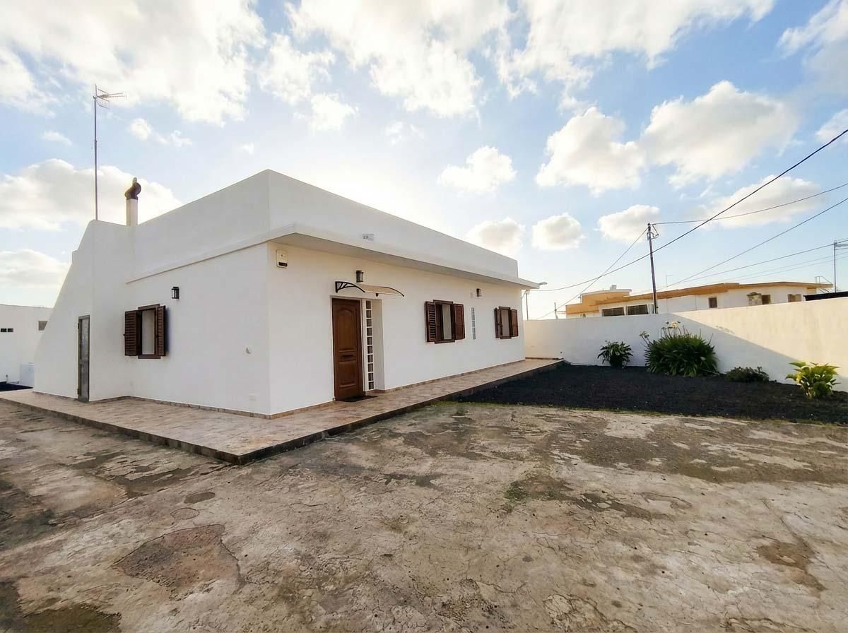 Vista exterior de Casa o xalet de lloguer en Tacoronte amb Terrassa i Moblat