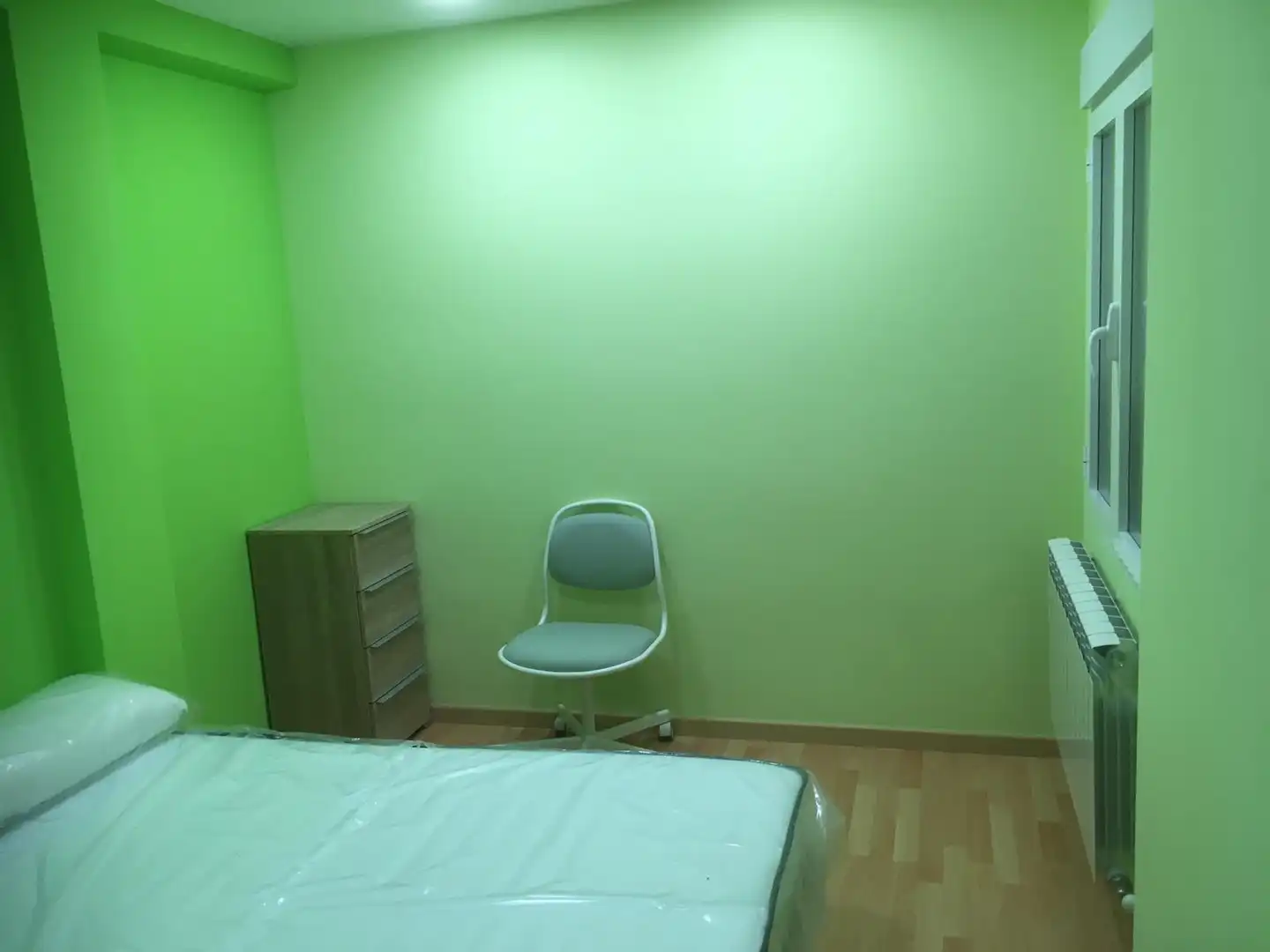 Schlafzimmer von Wohnung zur Miete in Zaragoza mit Heizung, Parkett und Möbliert