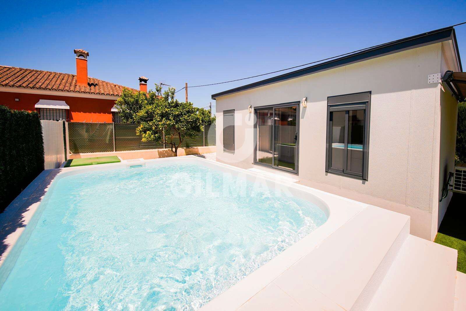 Piscina de Casa o xalet de lloguer en Chiclana de la Frontera amb Aire condicionat, Calefacció i Jardí privat