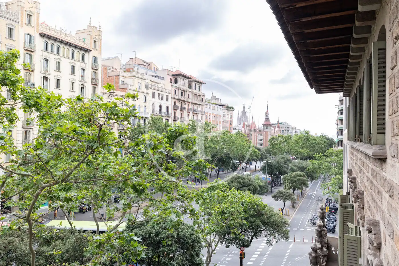 Außenansicht von Wohnung zum Verkauf in Barcelona mit Klimaanlage, Heizung und Balkon