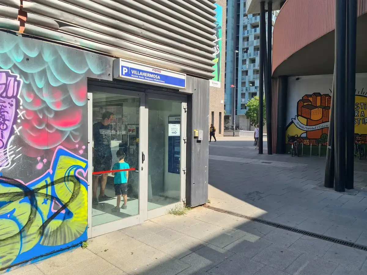 Exterior view of Garage for sale in Zaragoza