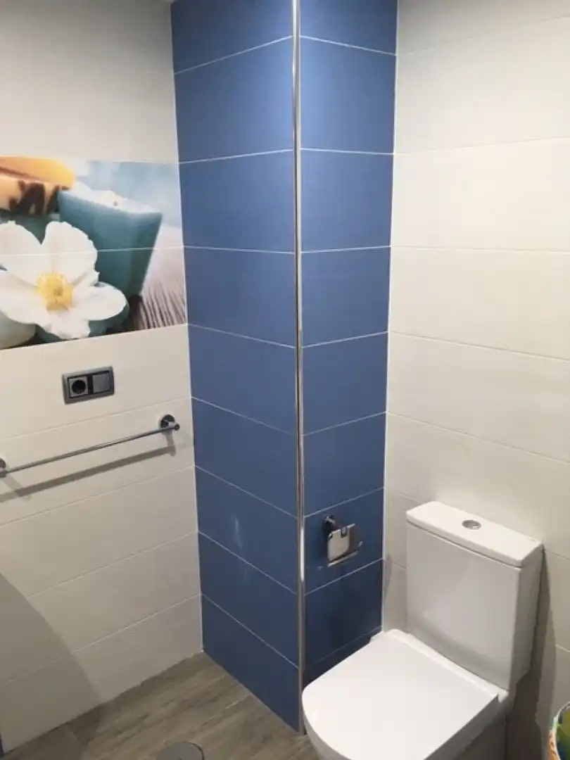 Bathroom of Flat for rent in Salamanca  with Heating, Private garden and Parquet flooring