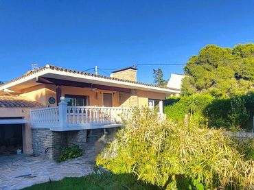 Xalet amb piscina en venda a Mig camí