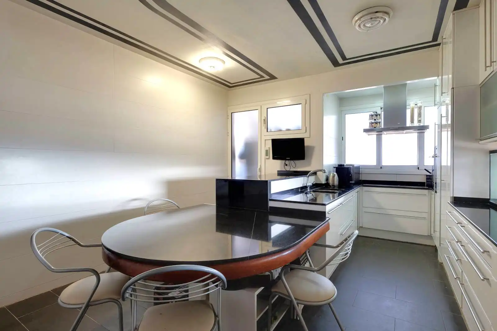 Küche von Wohnung zum Verkauf in Barcelona mit Klimaanlage, Heizung und Parkett