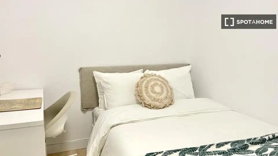 Habitación de Piso para compartir en Madrid con Aire acondicionado, Calefacción y Amueblado