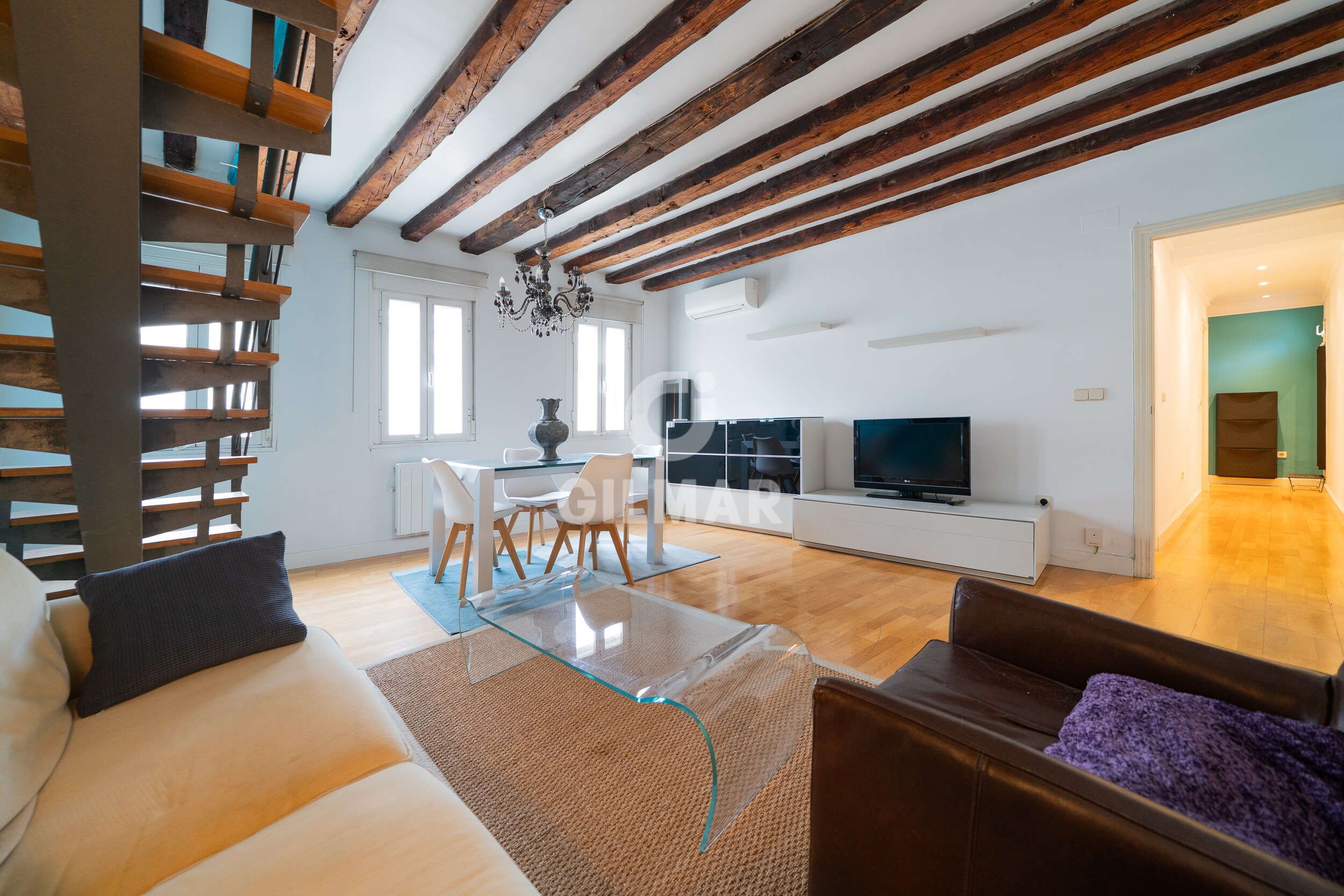 Sala d'estar de Pis en venda en  Madrid Capital amb Calefacció i Piscina