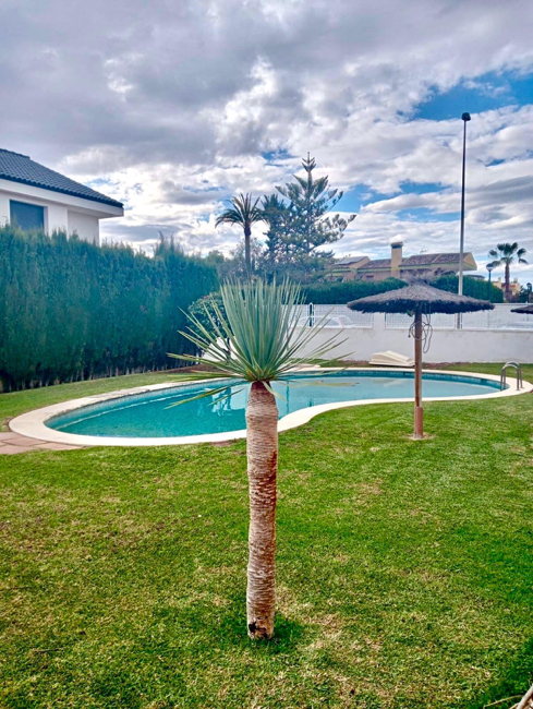 Piscina de Casa adosada en venda en Sant Joan d'Alacant amb Terrassa i Piscina comunitària