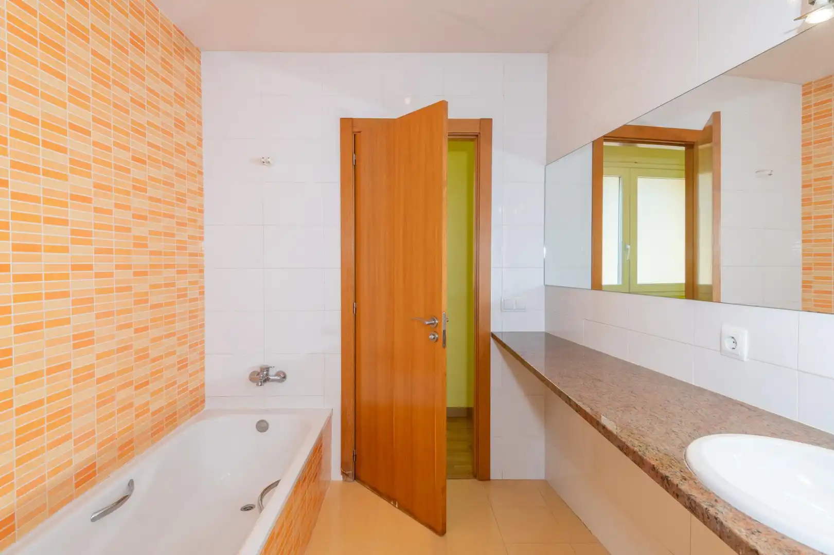 Bathroom of Houses for sale in Flaçà  with Air Conditioner and Heating