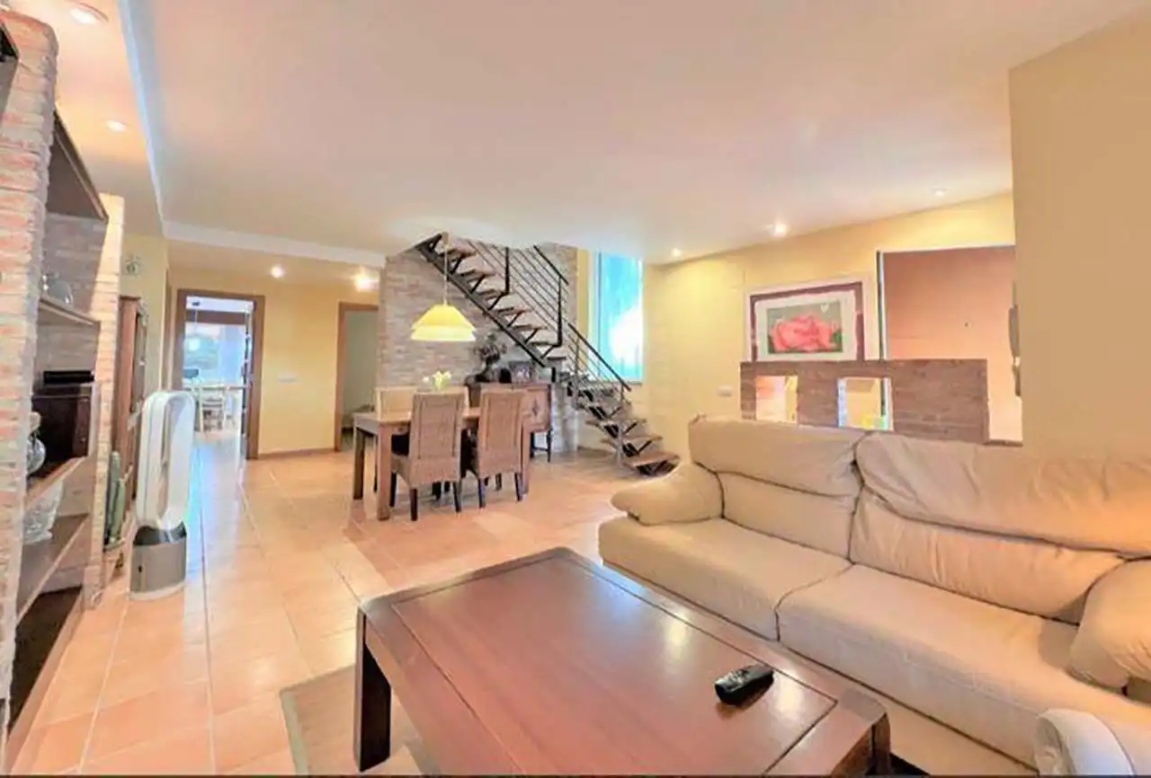 Sala de estar de Casa o chalet de alquiler en Benicasim / Benicàssim con Aire acondicionado, Calefacción y Jardín privado