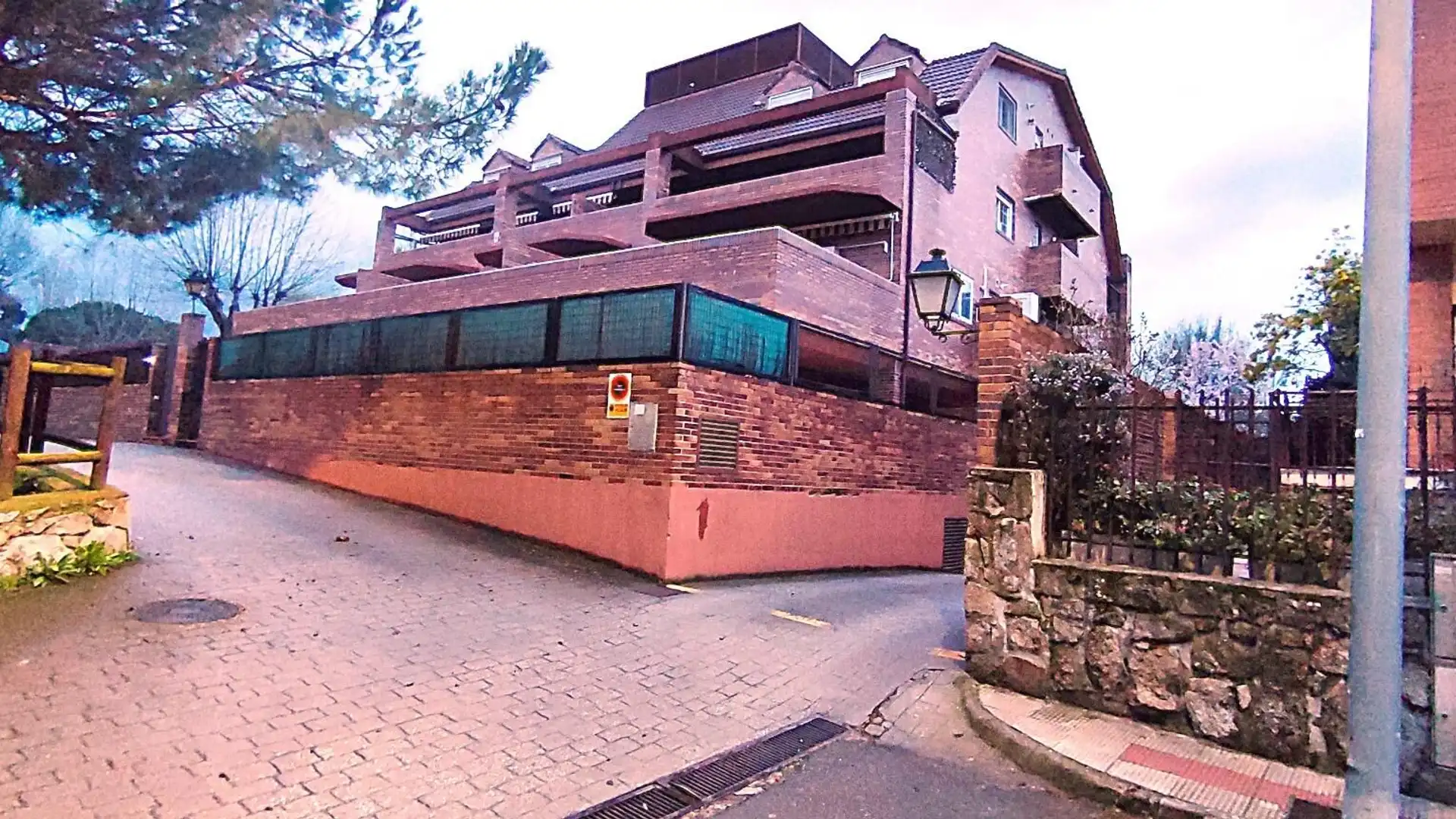 Vista exterior de Garatge en venda en Collado Villalba