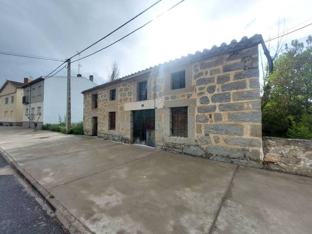 Casa-chalet en Venta en DE LA JUVENTUD en Muñogalindo