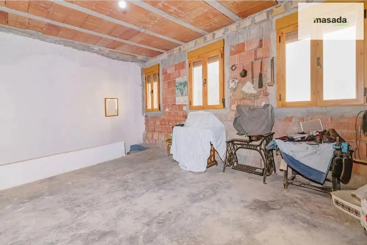 Casa adosada en venta en Montefrío