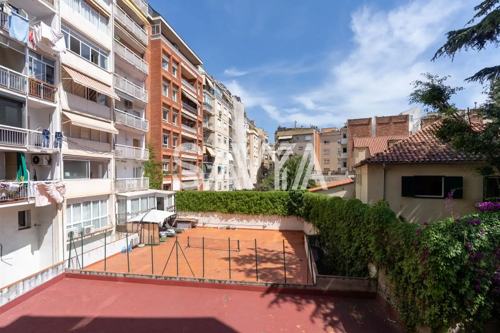 Außenansicht von Wohnung zum Verkauf in Barcelona mit Heizung