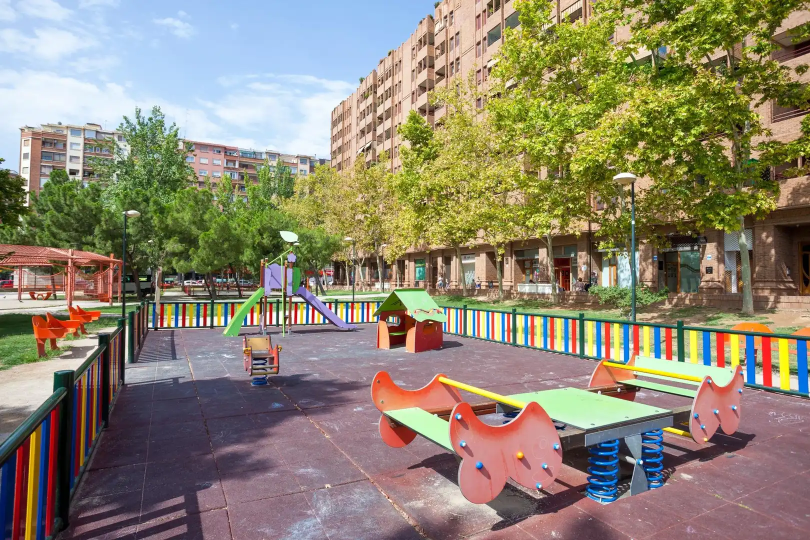 Vista exterior de Piso en venta en Zaragoza con Calefacción, Terraza y Balcón