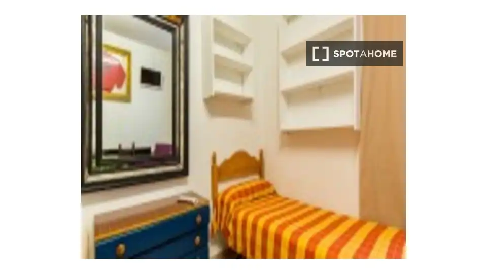 Room in Universidad - Malasaña