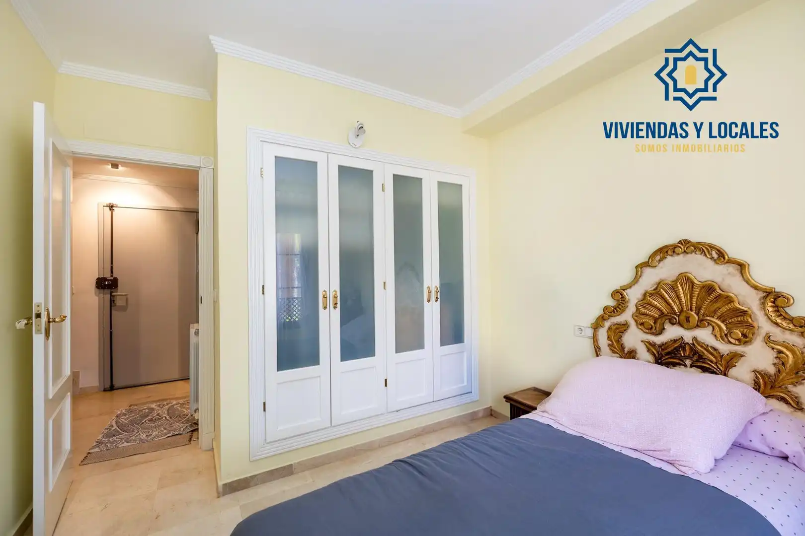 Habitación de Casa adosada en venta en Granada con Aire acondicionado, Calefacción y Jardín privado