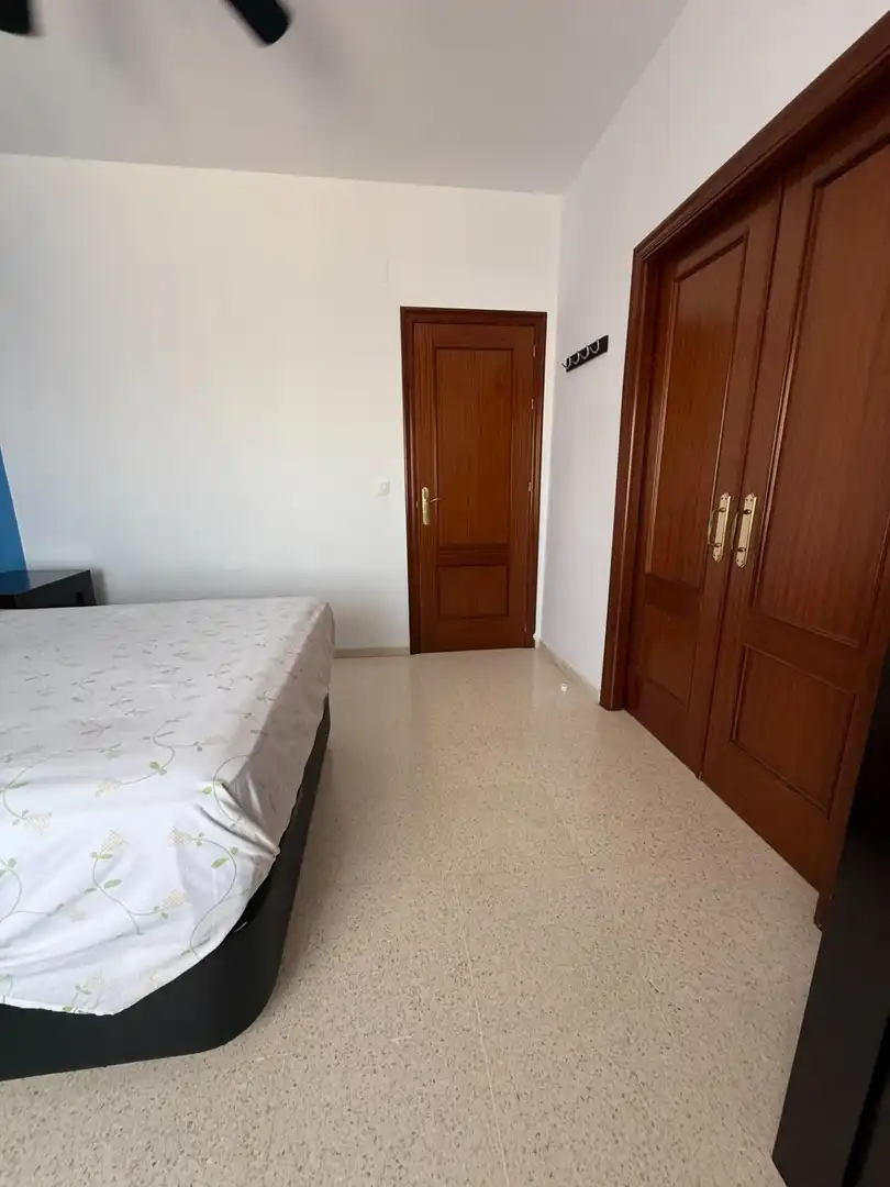 Dormitori de Casa adosada en venda en Bollullos de la Mitación amb Jardí privat