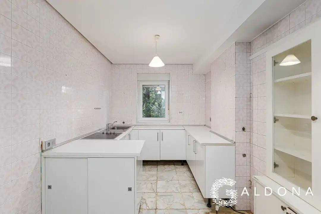 Cocina de Piso en venta en Donostia - San Sebastián  con Calefacción, Terraza y Balcón