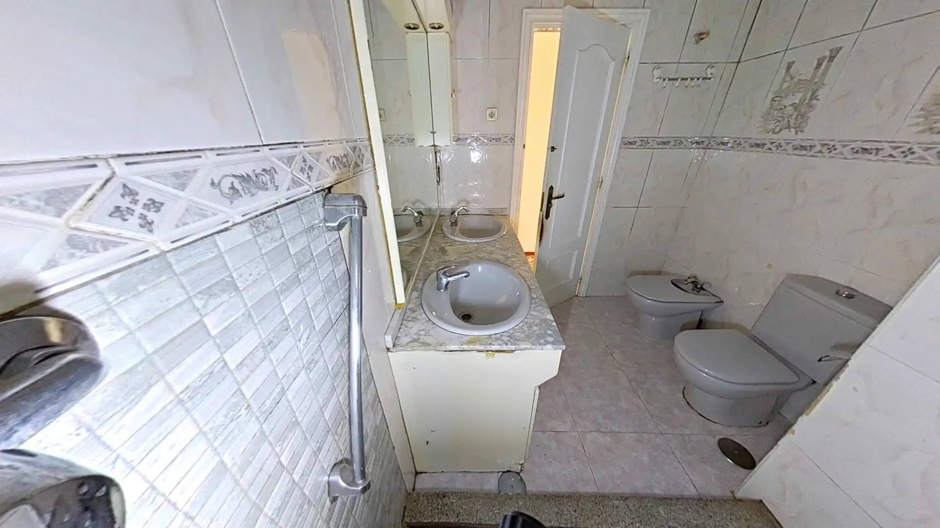 Bany de Apartament en venda en Parla