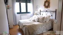 Bedroom of Flat for sale in Oviedo   with Heating, Parquet flooring and Furnished