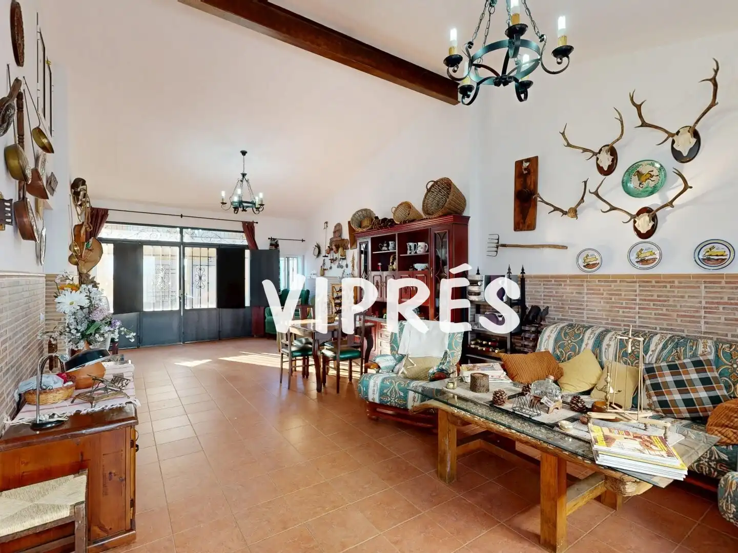 Sala d'estar de Casa o xalet en venda en Torremocha amb Moblat