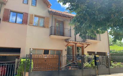 Exterior view of Single-family semi-detached for sale in Camprodon  with Private garden and Furnished