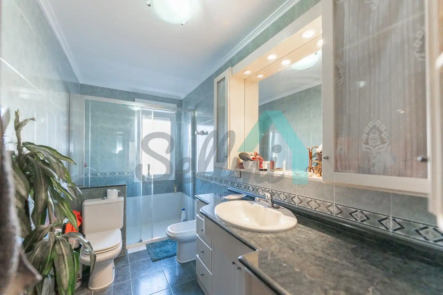 Bathroom of Flat for rent in Gijón   with Heating, Furnished and Internet