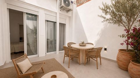 Ruzafa Bajo reformado de diseño con terraza interior privada, 2 baños y clima fríocalor