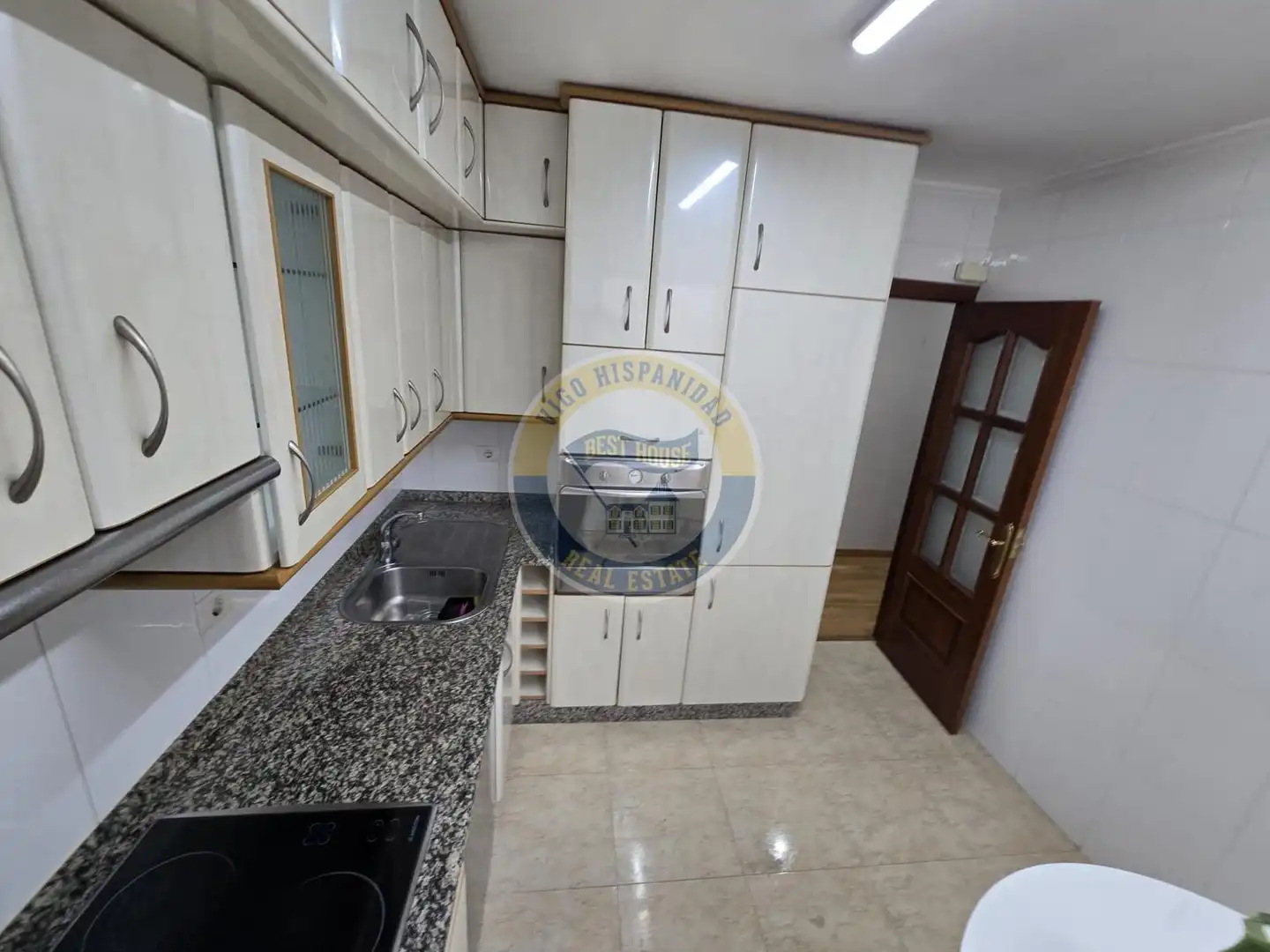 Cocina de Piso de alquiler en Vigo  con Calefacción