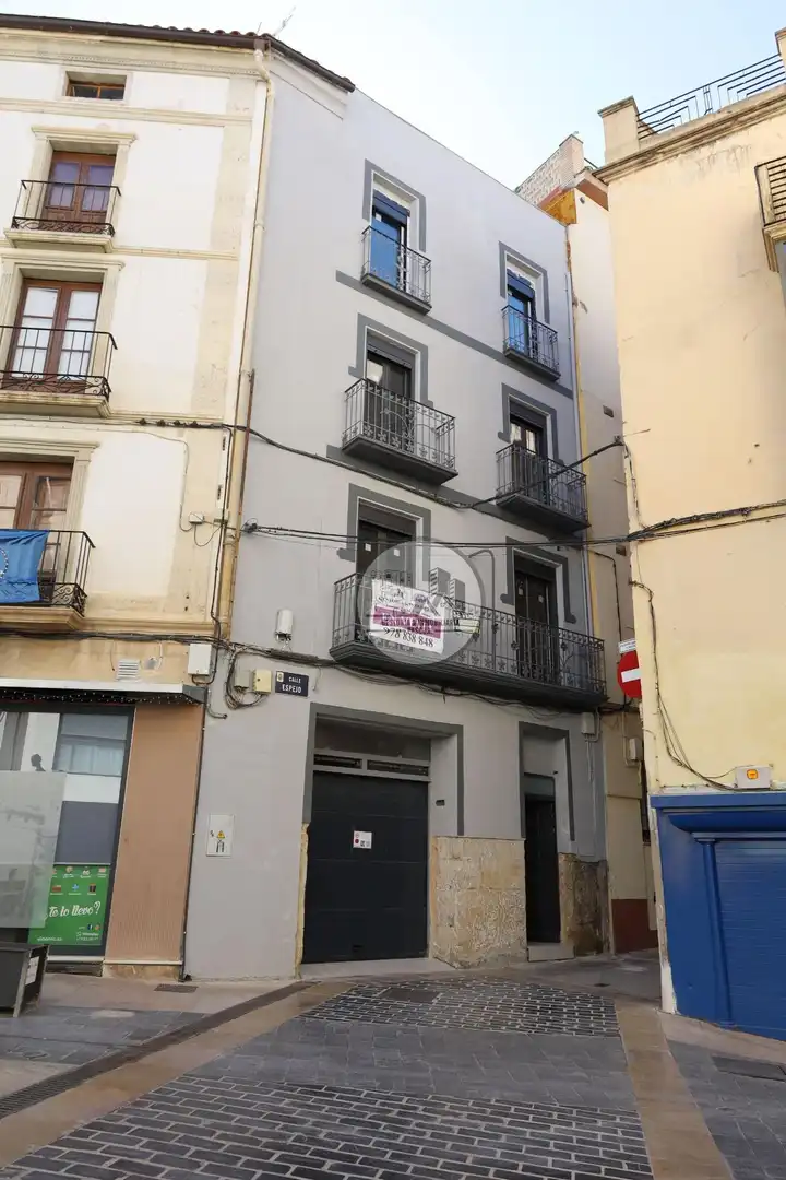 Vista exterior de Casa o xalet en venda en Alcañiz amb Aire condicionat, Calefacció i Balcó