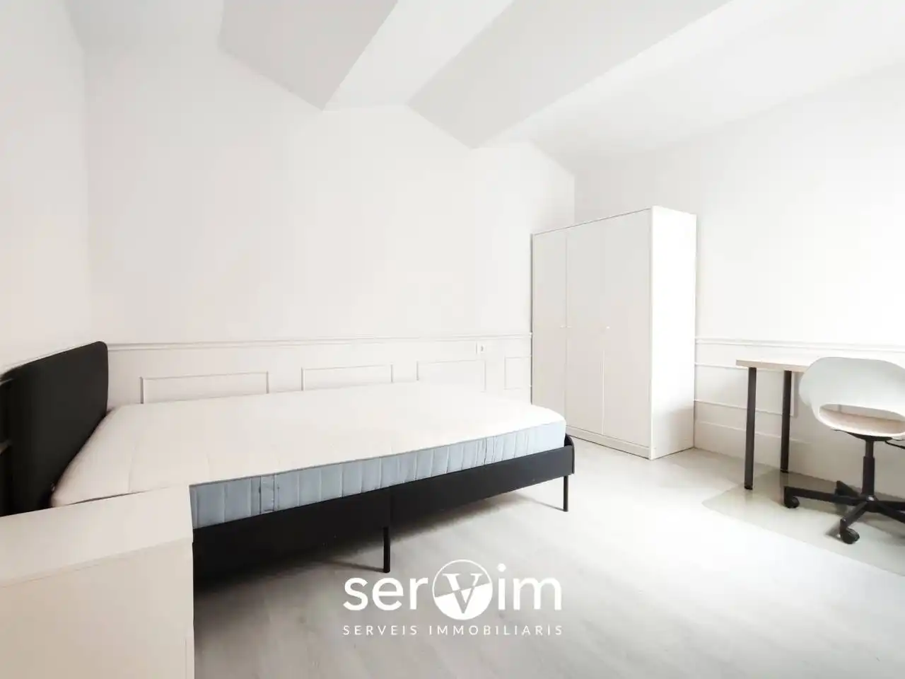 Schlafzimmer von Wohnung zum Verkauf in Girona mit Heizung und Balkon